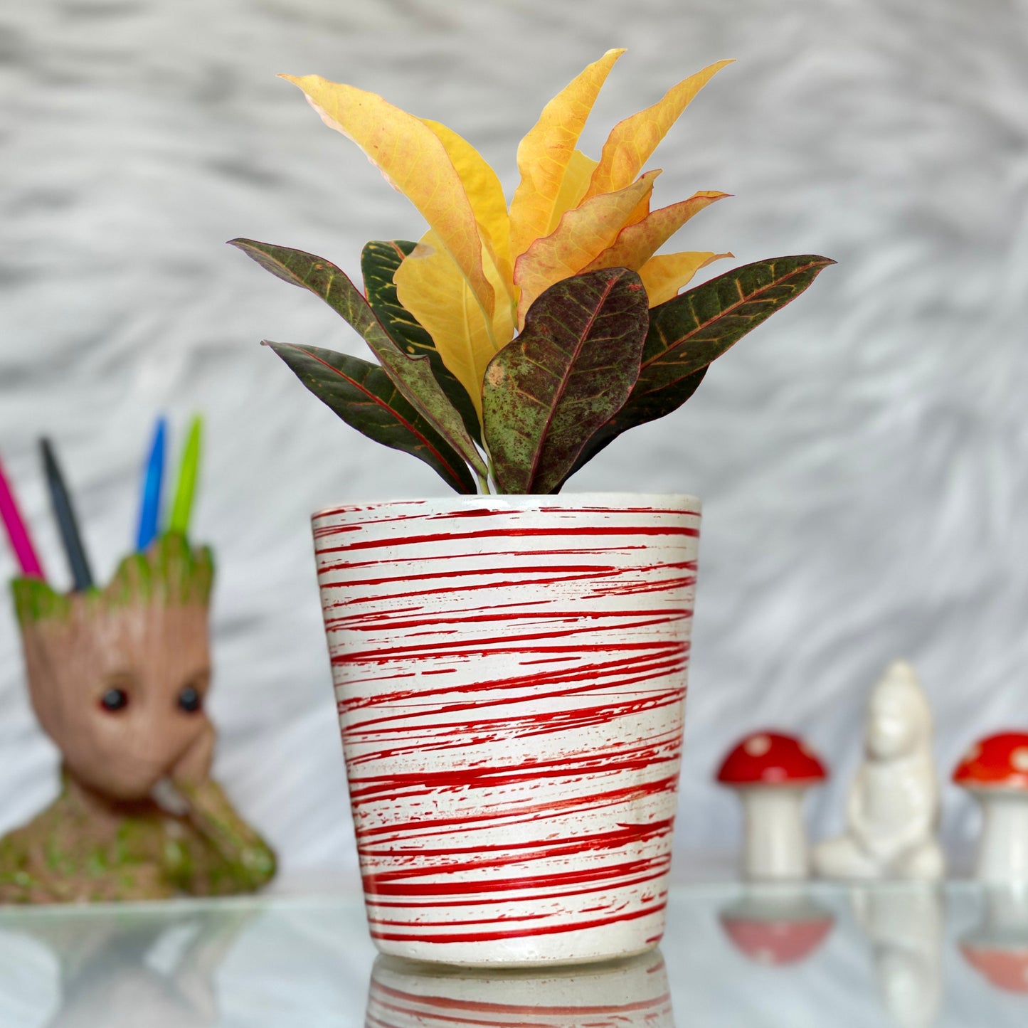 Ceramic Glass Red Colour Pot Home, Indoor Décor & Gifting